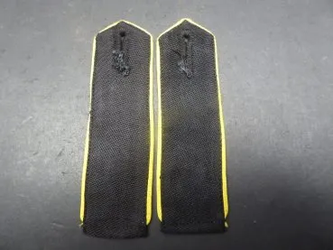 Pair of shoulder boards / shoulder boards of the HJ Nachrichten Bann 345 Amberg Bavarian Ostmark