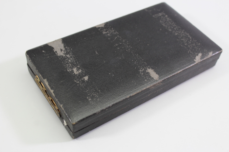 Ritterkreuz des Eisernen Kreuzes 1939 im Etui (L/12) als Kopie mit komplettem Band