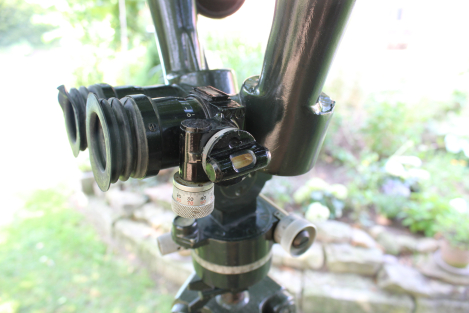 Frühes sowjetisches Scherenfernrohr ASzT 10x45 von 1956 – markiert und gestempelt