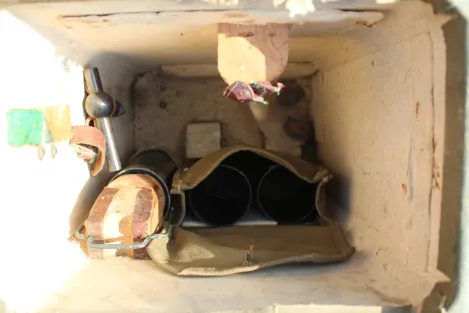 Frühes sowjetisches Scherenfernrohr ASzT 10x45 von 1956 – markiert und gestempelt