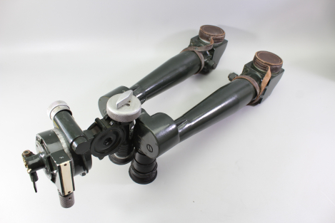 Frühes sowjetisches Scherenfernrohr ASzT 10x45 von 1956 – markiert und gestempelt