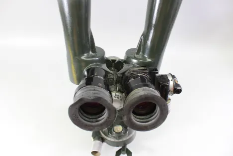 Frühes sowjetisches Scherenfernrohr ASzT 10x45 von 1956 – markiert und gestempelt