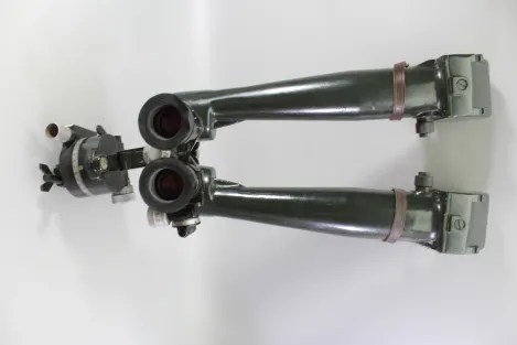 Frühes sowjetisches Scherenfernrohr ASzT 10x45 von 1956 – markiert und gestempelt