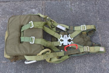 NVA parachute SE-4/1-A MIG seat parachute of a fighter pilot pilot fighter jet MIG-17 ejection seat rescue