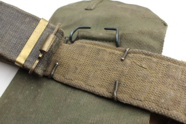 Military belt with 2 pistol holsters and spade carrying device