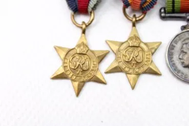 WW2 English miniature World War 5 medal clasp