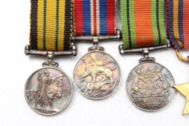 WW2 English miniature World War 5 medal clasp