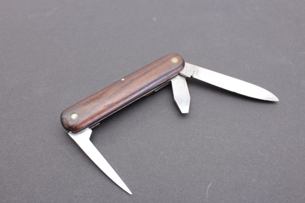 Army pocket knife, probably Swiss manufacturer