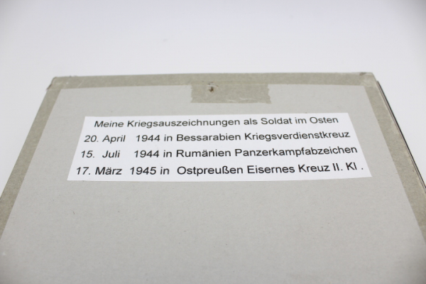 Orden Nachlass PZ. Rgt. Großdeutschland, Diorama mit Verleihungen und Ärmelband Großdeutschland in Sütterlinschrift