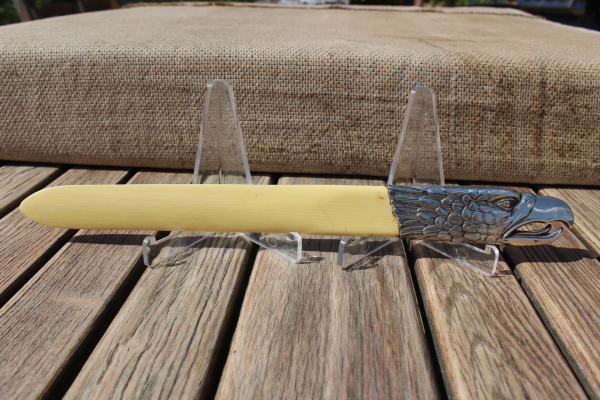 Zeitungswender / Brieföffner aus Mammut Elfenbein mit Silbermontur 800 er Silber aus dem Nachlass eines Adjutanten