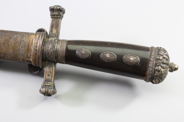 Ehrengeschenk – Herrschaftlicher Bärenfänger / Jagddegen mit Silberbeschlägen 1853