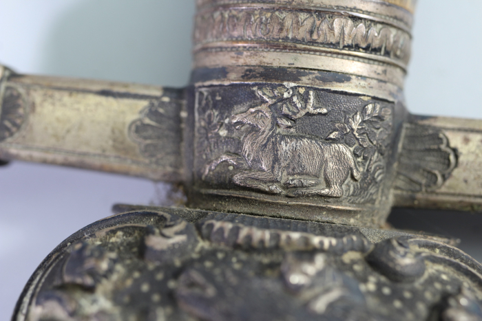 Ehrengeschenk – Herrschaftlicher Bärenfänger / Jagddegen mit Silberbeschlägen 1853