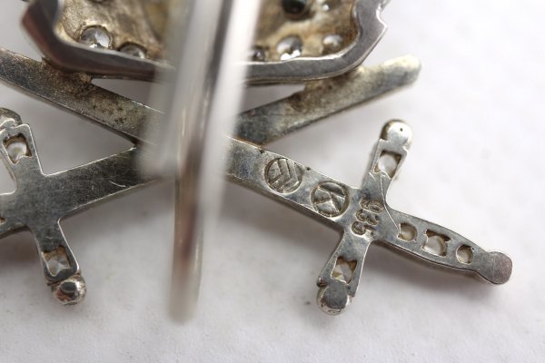 Finest jewelry work: oak leaves with swords and sparkling diamonds for the Knight's Cross of the Iron Cross in 1939