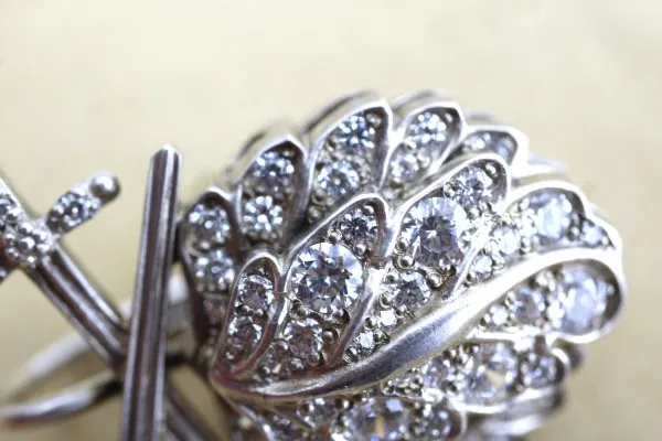 Finest jewelry work: oak leaves with swords and sparkling diamonds for the Knight's Cross of the Iron Cross in 1939