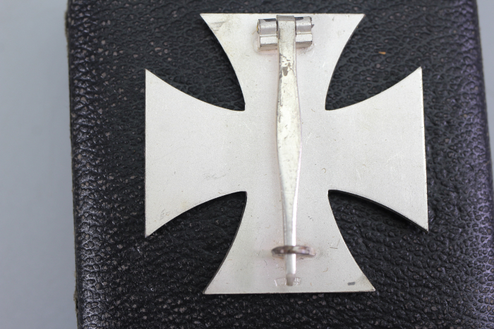Eisernes Kreuz 1.Klasse 1939 Ek1 an Nadel "L/54" im Etui, Etui markiert