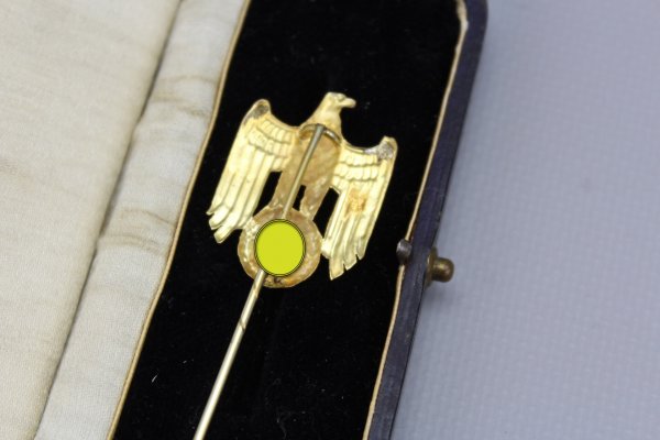 Golden badge of honor for higher officials and generals in a case