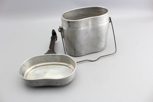 Wehrmacht cookware/eating utensils so-called Fressnapf With manufacturer