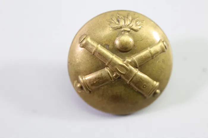 Original Metall Uniform Knopf, Uniformknopf für Artillerie. Preis pro Knopf