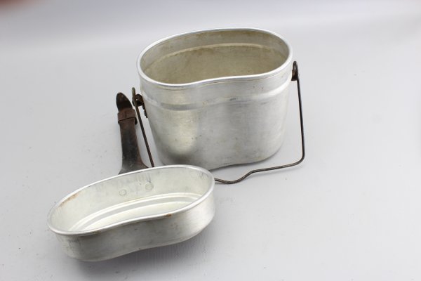 Wehrmacht cookware/eating utensils so-called Fressnapf with manufacturer