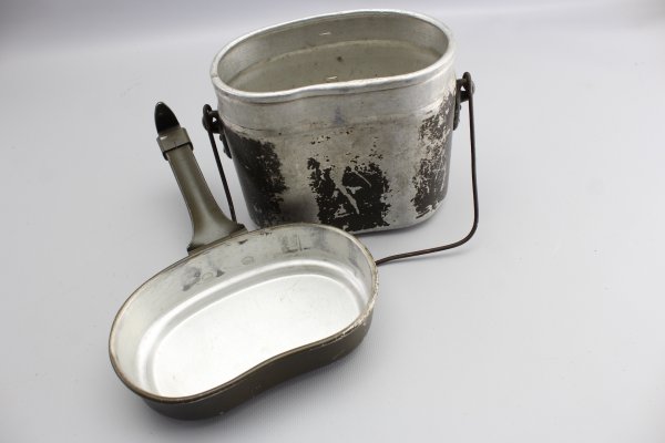 Wehrmacht cookware / dinnerware so-called Fressnapf with manufacturer CFL 38