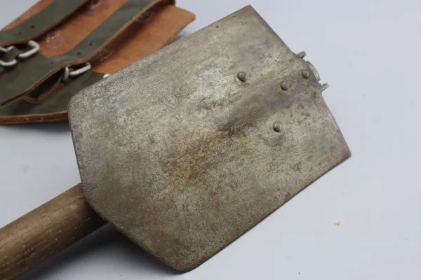 Very early Bundeswehr folding spade with wooden handle from 1959