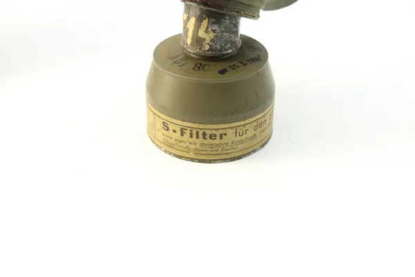 Gas mask can of the Wehrmacht with gas mask, spare glasses, gas mask stamped with date of manufacture, WaA stamp