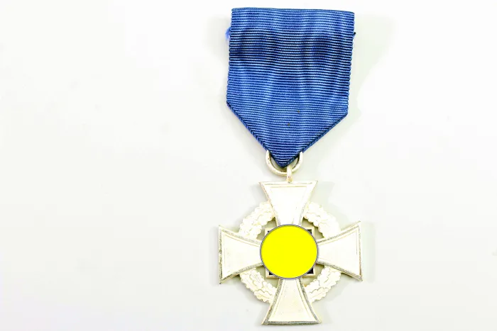 Loyalty Service Medal for 25 Years, Condition 1