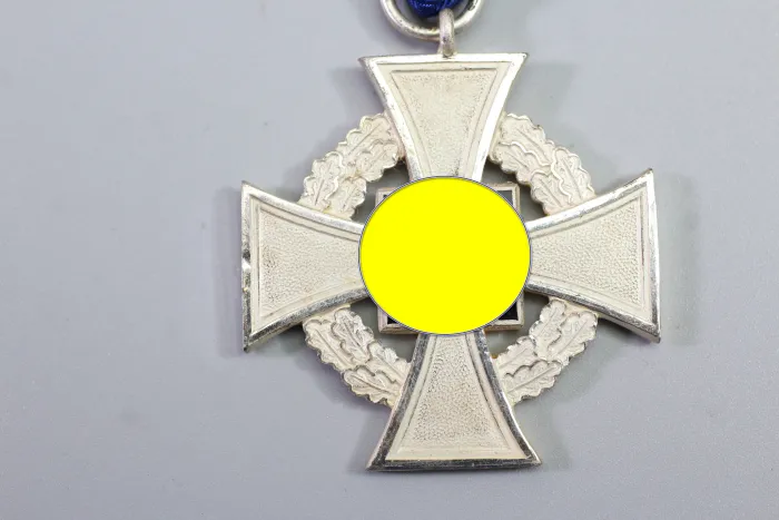 Loyalty Service Medal for 25 Years, Condition 1