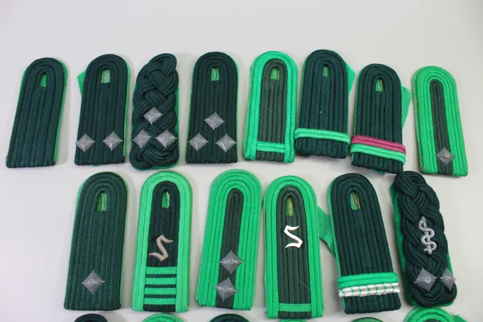 DDR NVA Schulterklappen Konvolut