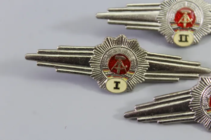East German Ministry of the Interior (MdI) People's Police Qualification Badge, Class 1, 2, and 3