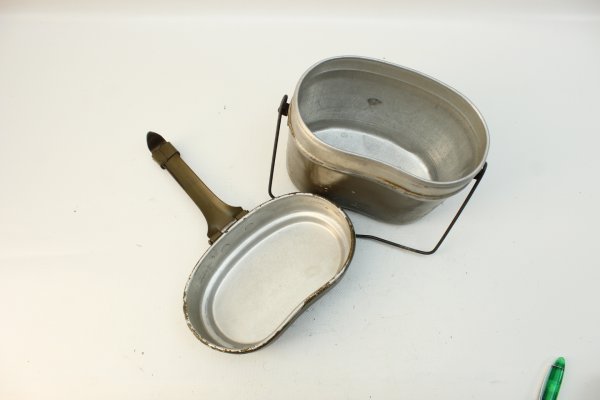 Wehrmacht dinnerware, cookware 44 with RB number