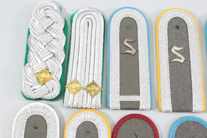 DDR NVA Konvolut Uniformteile und Uniformzubehör