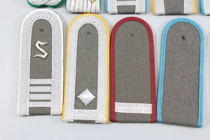 DDR NVA Konvolut Uniformteile und Uniformzubehör