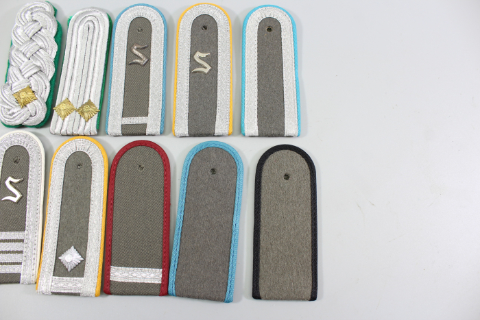 DDR NVA Konvolut Uniformteile und Uniformzubehör