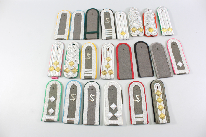 DDR NVA Konvolut Uniformteile und Uniformzubehör