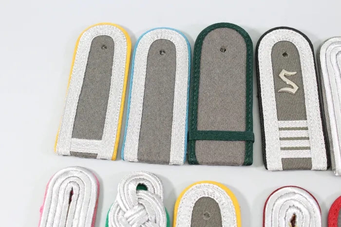 DDR NVA Konvolut Uniformteile und Uniformzubehör