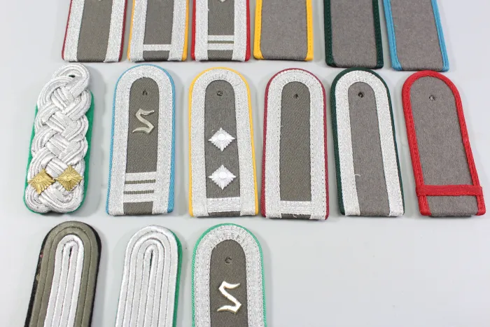 DDR NVA Konvolut Uniformteile und Uniformzubehör