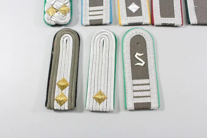 DDR NVA Konvolut Uniformteile und Uniformzubehör