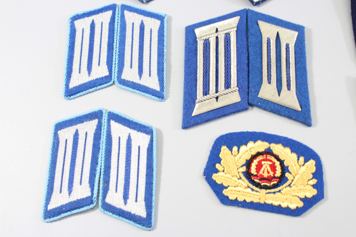 DDR NVA Konvolut Uniformteile und Uniformzubehör