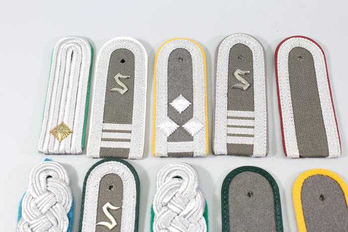 DDR NVA Konvolut Uniformteile und Uniformzubehör