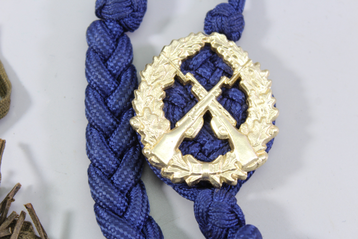 DDR NVA Konvolut Uniformteile und Uniformzubehör