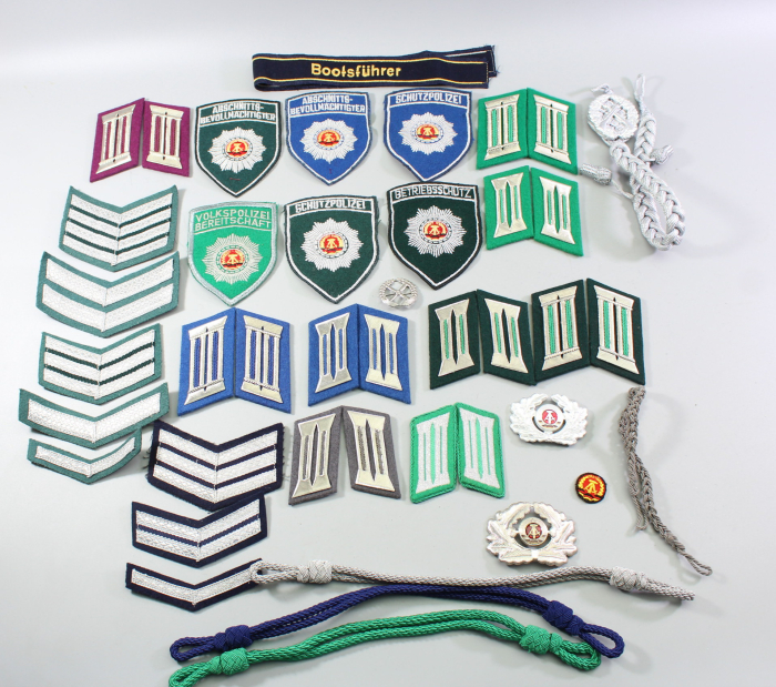 DDR NVA Konvolut Uniformteile und Uniformzubehör