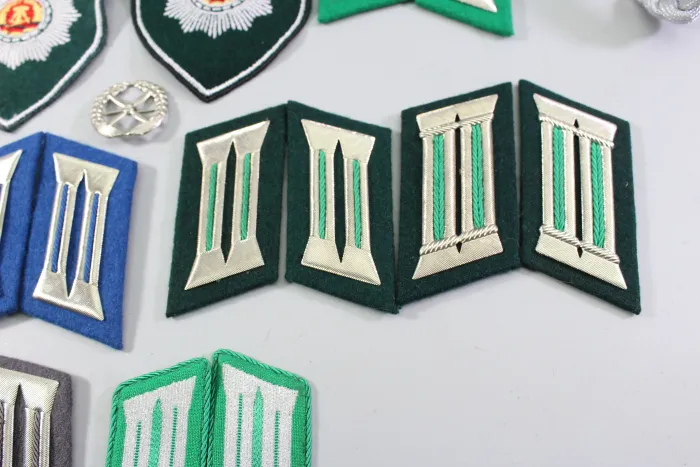 DDR NVA Konvolut Uniformteile und Uniformzubehör
