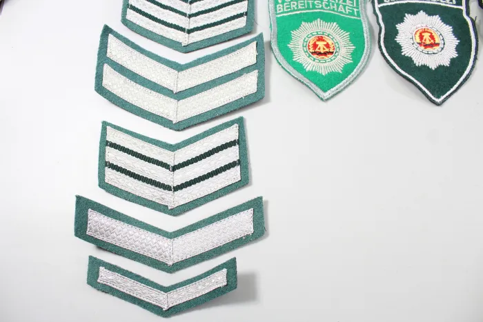 DDR NVA Konvolut Uniformteile und Uniformzubehör