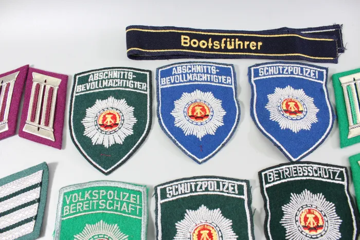 DDR NVA Konvolut Uniformteile und Uniformzubehör