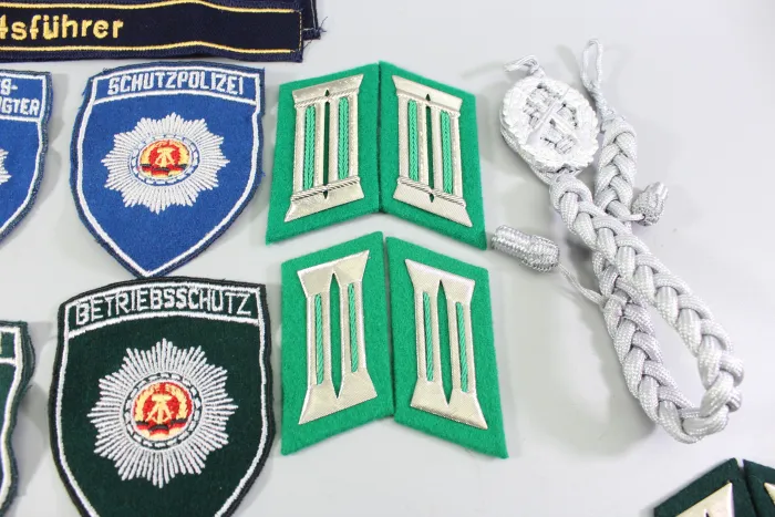 DDR NVA Konvolut Uniformteile und Uniformzubehör