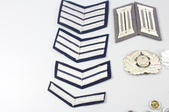 DDR NVA Konvolut Uniformteile und Uniformzubehör