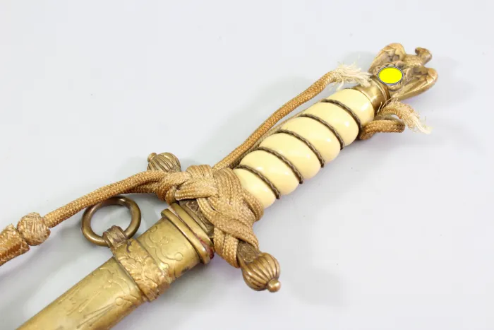WW2 Kriegsmarine Offiziersdolch mit Portepee & Blitzscheide – F.W. Höller Solingen