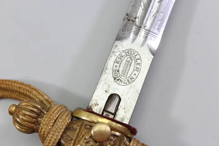 WW2 Kriegsmarine Offiziersdolch mit Portepee & Blitzscheide – F.W. Höller Solingen