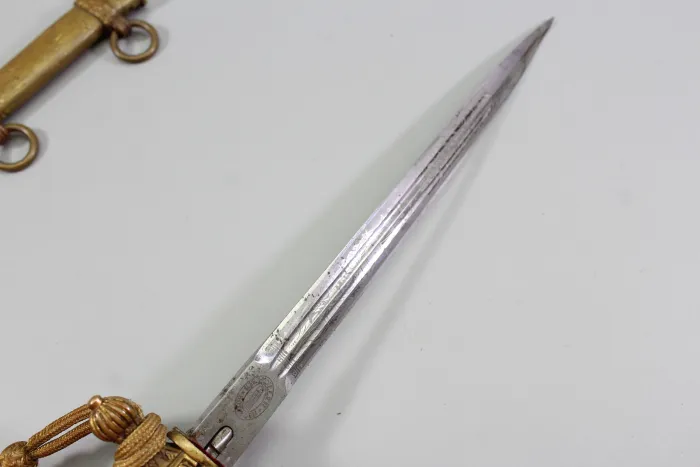 WW2 Kriegsmarine Offiziersdolch mit Portepee & Blitzscheide – F.W. Höller Solingen
